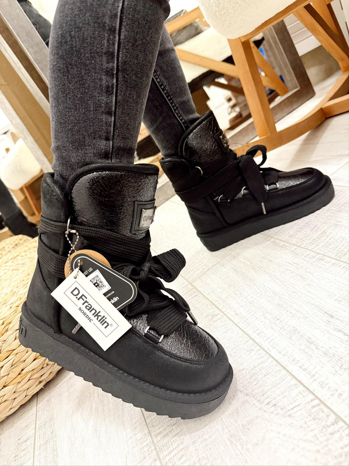 Ženske polučizme F984 - D.FRANKLIN NORDIC SHINY BLACK - CRNA