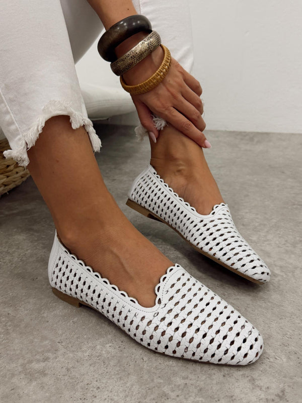Kožne cipele - bačetanke G463 - ATO SHOES - rupičaste - BELA