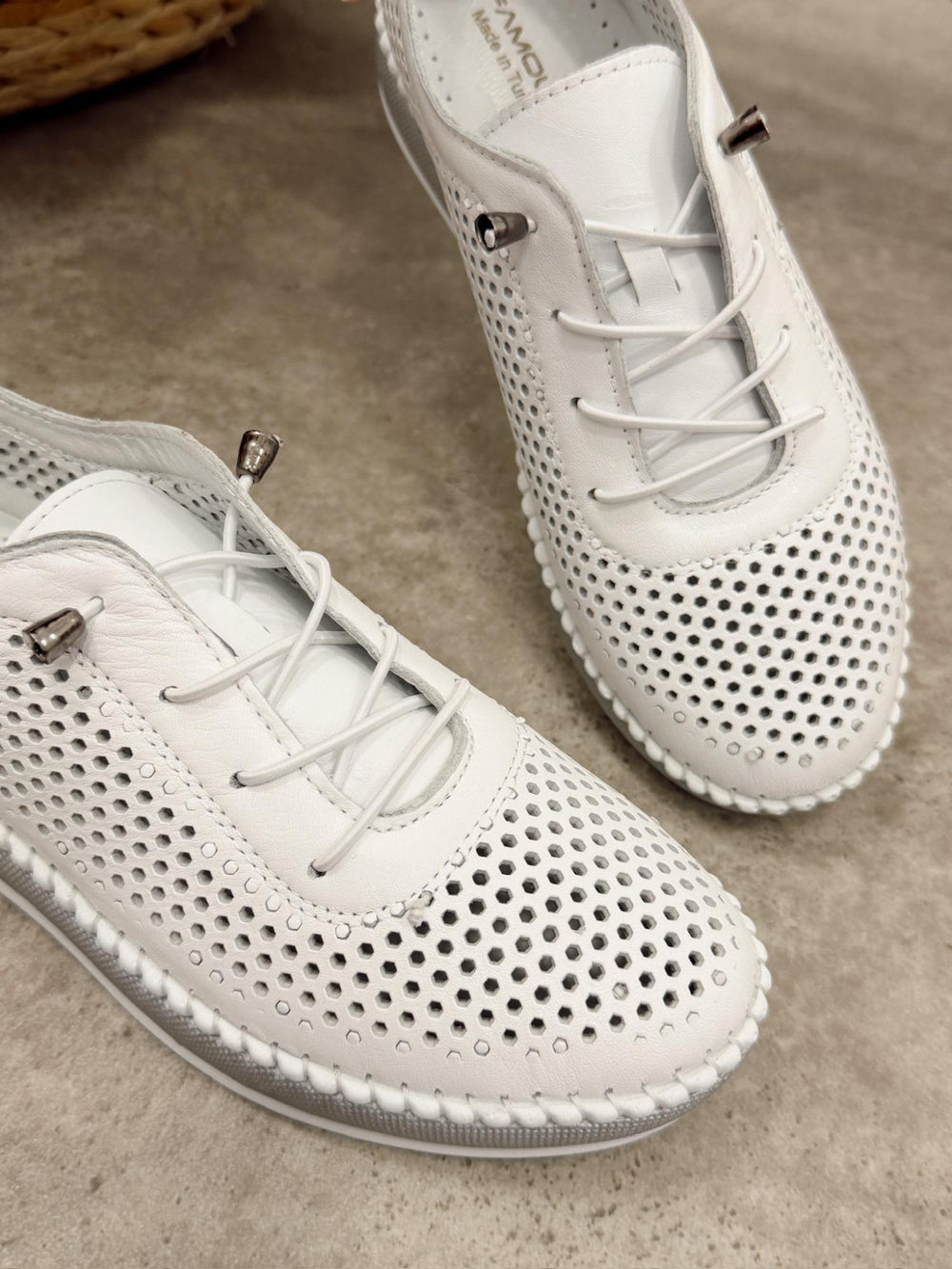 Kožne patike G453 - ATO SHOES - RUPIČASTE - BELA
