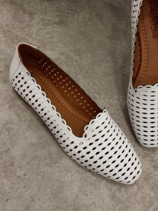 Kožne cipele - bačetanke G463 - ATO SHOES - rupičaste - BELA