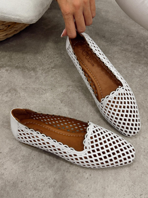 Kožne cipele - baletanke G464 - ATO SHOES - rupičaste - BELA