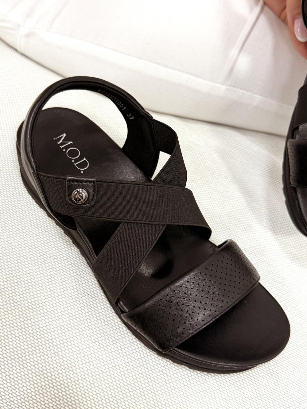 Ženske sandale G094 - M.O.D. -  na platformu - sa kaiševima - CRNA