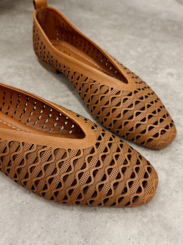 Kožne cipele - baletanke G465 - ATO SHOES - rupičaste - KAMEL