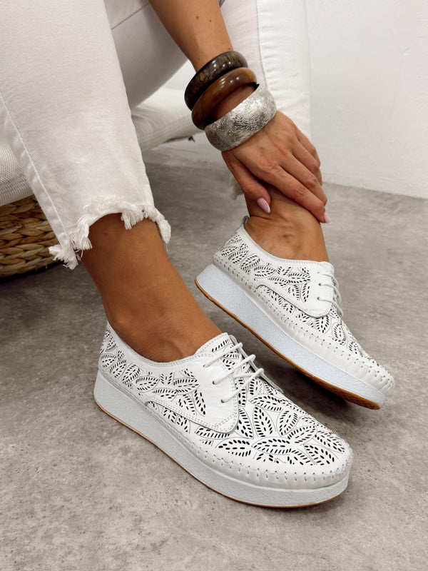 Kožne patike G449 - ATO SHOES - rupičaste - BELA