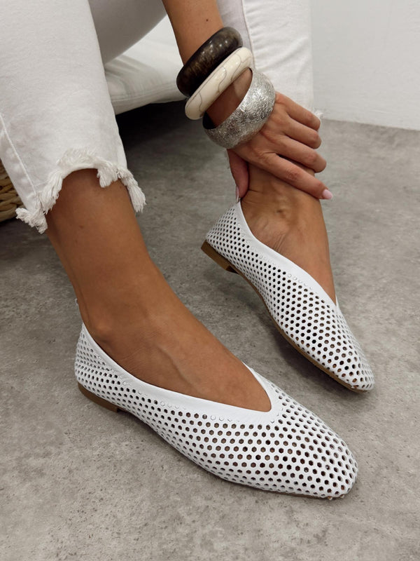 Kožne cipele - baletanke G466 - ATO SHOES - rupičaste - BELA