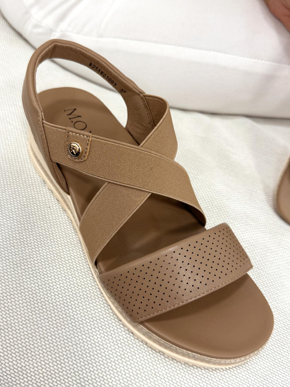 Ženske sandale G094 - M.O.D. -  na platformu - sa kaiševima - BEŽ