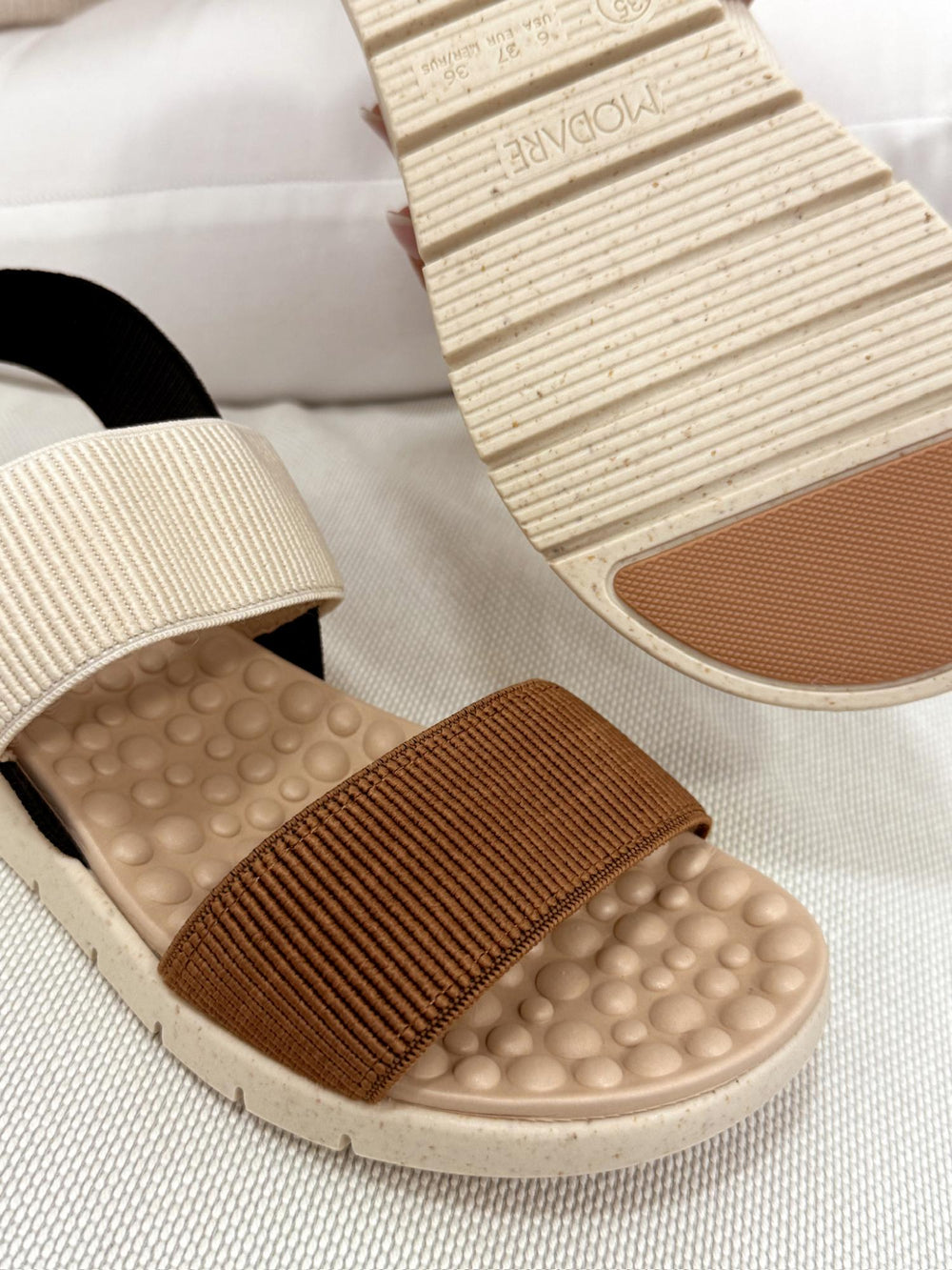 Ženske ravne sandale G062 - MODARE Ultra Comfort - elastične - CRNA - BEŽ - KAMEL