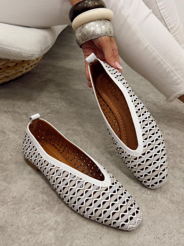 Kožne cipele - baletanke G465 - ATO SHOES - rupičaste - BELA