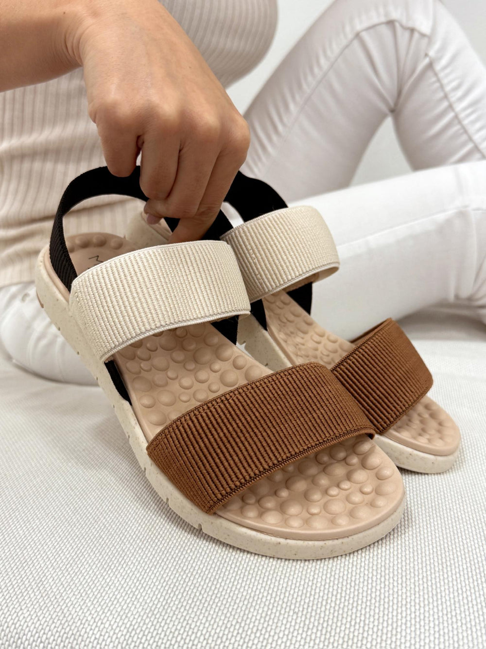 Ženske ravne sandale G062 - MODARE Ultra Comfort - elastične - CRNA - BEŽ - KAMEL