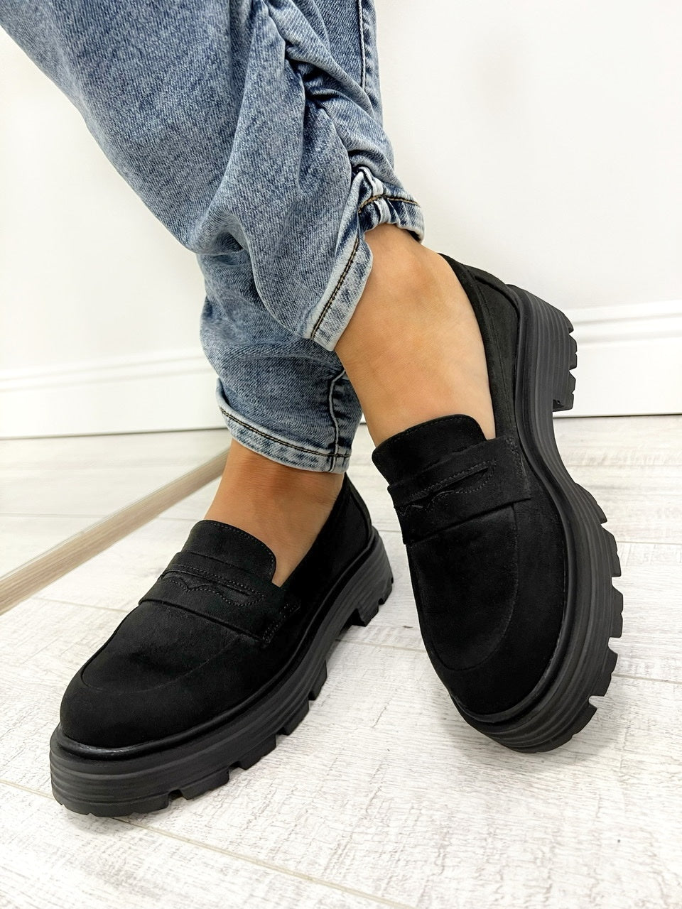 Ženske cipele D590 - VELOUR - CRNA