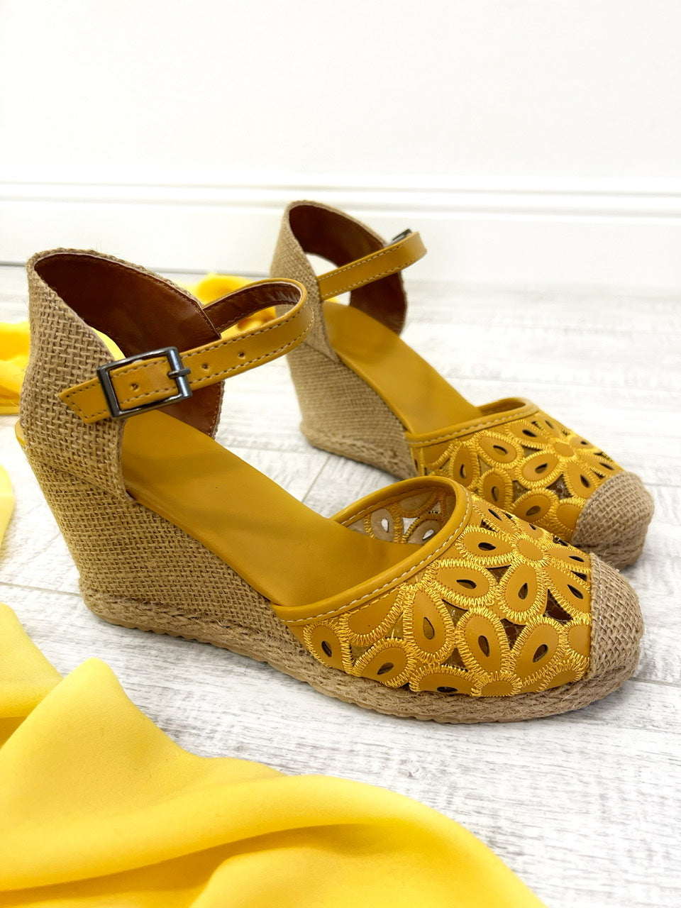 Ženske espadrile D703 - NA KOPČANJE - ŽUTA