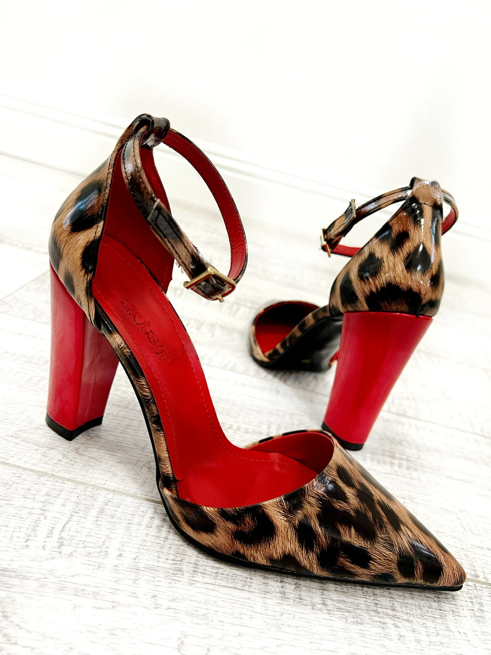 Ženske sandale D788 - NA KOPČANJE - LEOPARD - SMEĐA