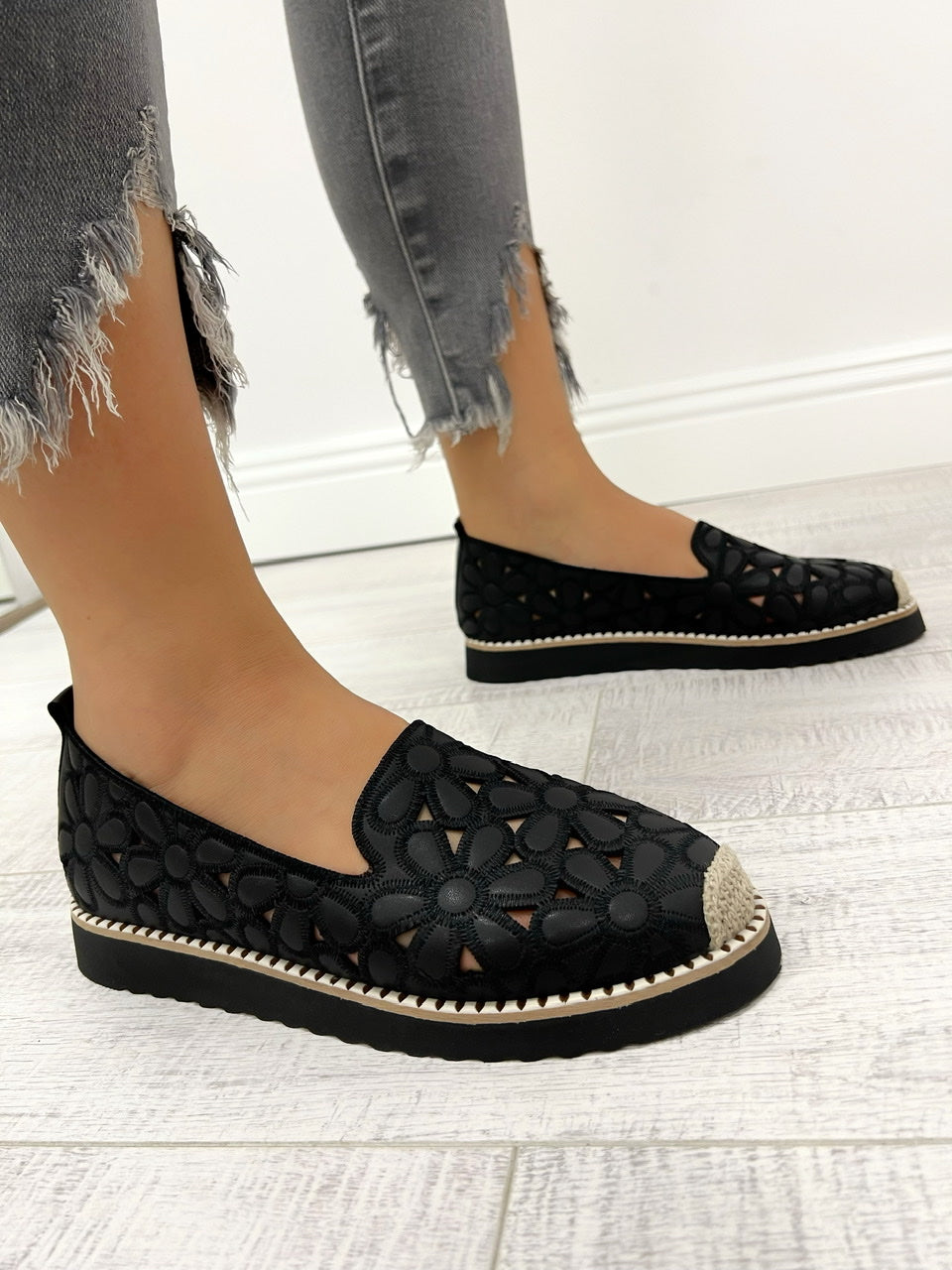 Ženske espadrile D798 - CVETNE - CRNA