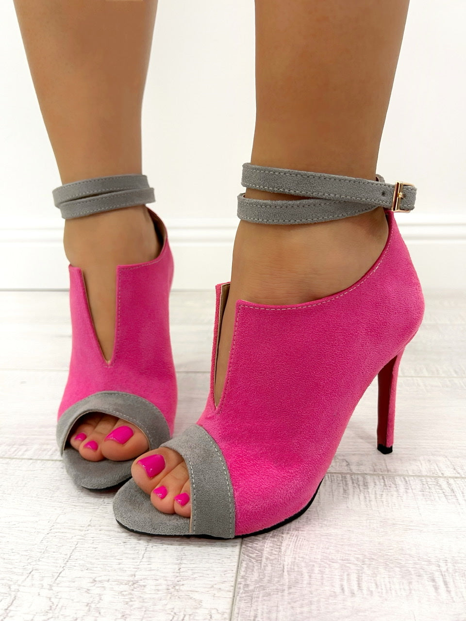 Ženske sandale D849 - NEON PINK SA SIVIM KAIŠEM - VIŠEBOJNE