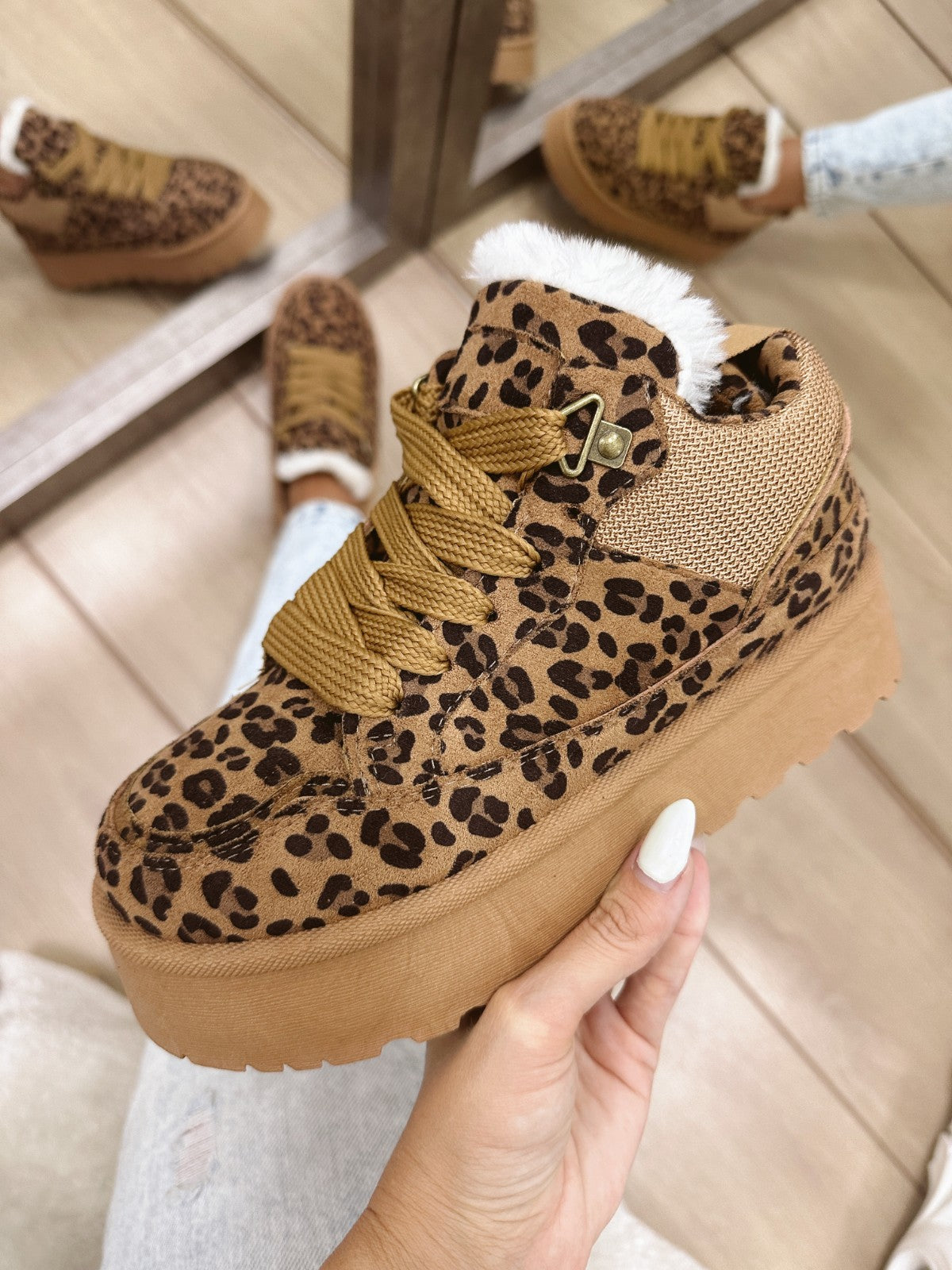 Ženske patike E561 - NA PERTLANJE - LEOPARD