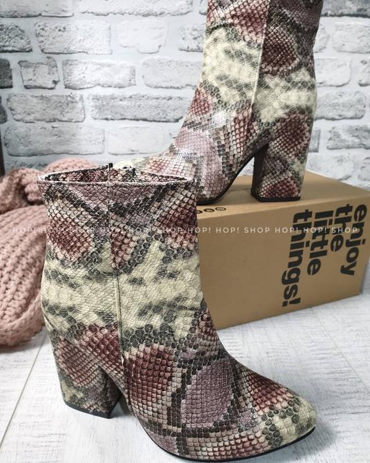 SNAKE PRINT POLUČIZME NA DEBLJU ŠTIKLU