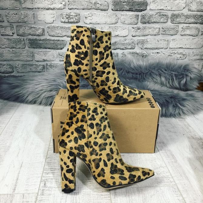 ** LEOPARD ŠPIC POLUČIZME NA DEBLJU ŠTIKLU