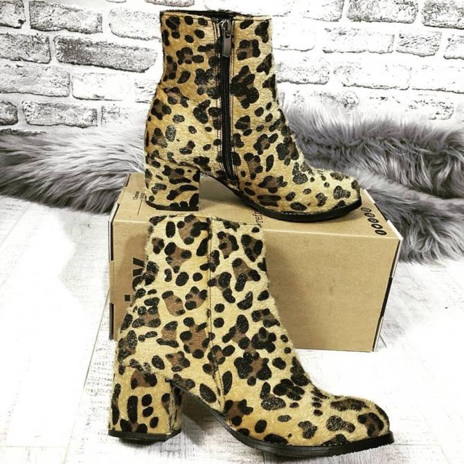 ** LEOPARD POLUČIZME NA DEBLJU ŠTIKLU