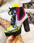 ŠTRAS BAKANDŽE SA SNAKE DETALJIMA NA DEBLJU ŠTIKLU - CRNO/NEON ZELENE/CIKLAMA/SREBRNE