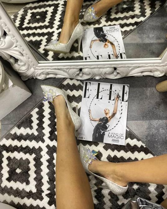 ŠTRAS SALONKE SA ORNAMENTIMA NA TANKU ŠTIKLU - SEDEF
