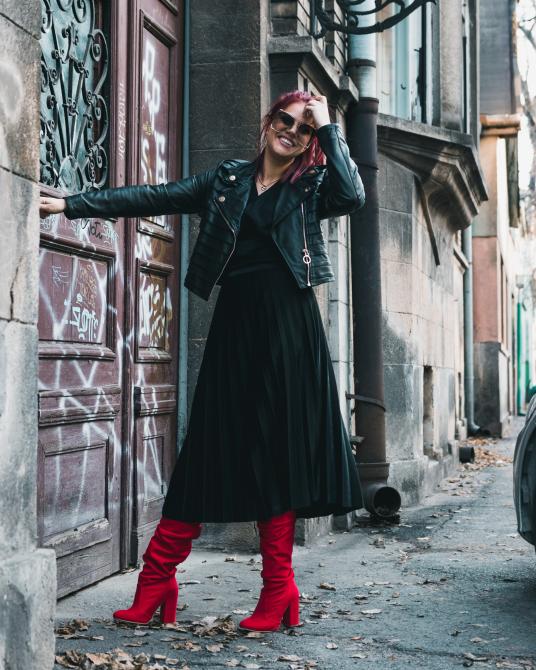 DUBOKE GUŽVANE ČIZME NA DEBLJU ŠTIKLU - CRVENE