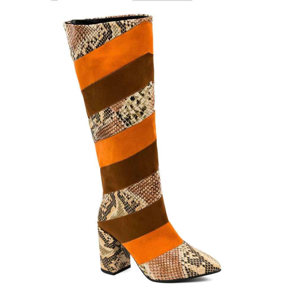 DUBOKE ČIZME NA DEBLJU ŠTIKLU SA SNAKE PRINTOM - KAMEL/NARANDŽASTE