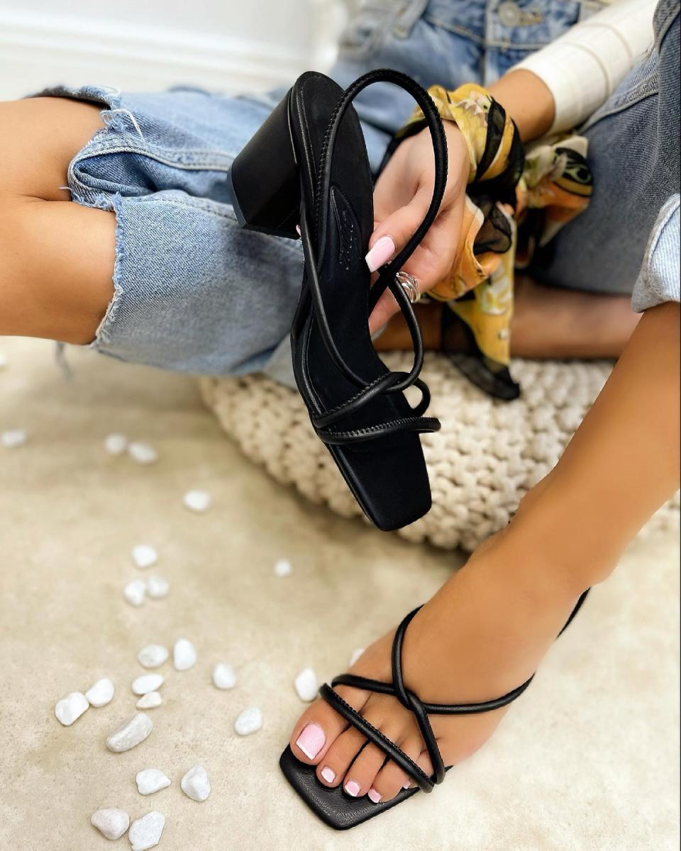 SANDALE NA DEBLJU ŠTIKLU SA KAIŠEVIMA - CRNE